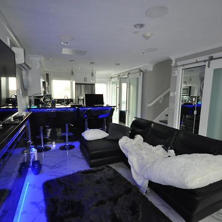 Beautiful Bright 3 Bed Townhouse Apartment Vancouver Bagian luar foto