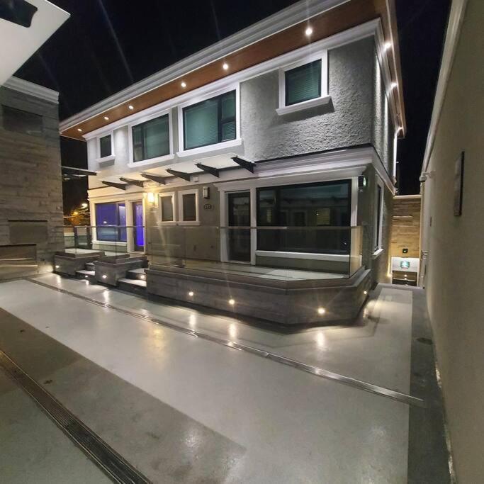 Beautiful Bright 3 Bed Townhouse Apartment Vancouver Bagian luar foto