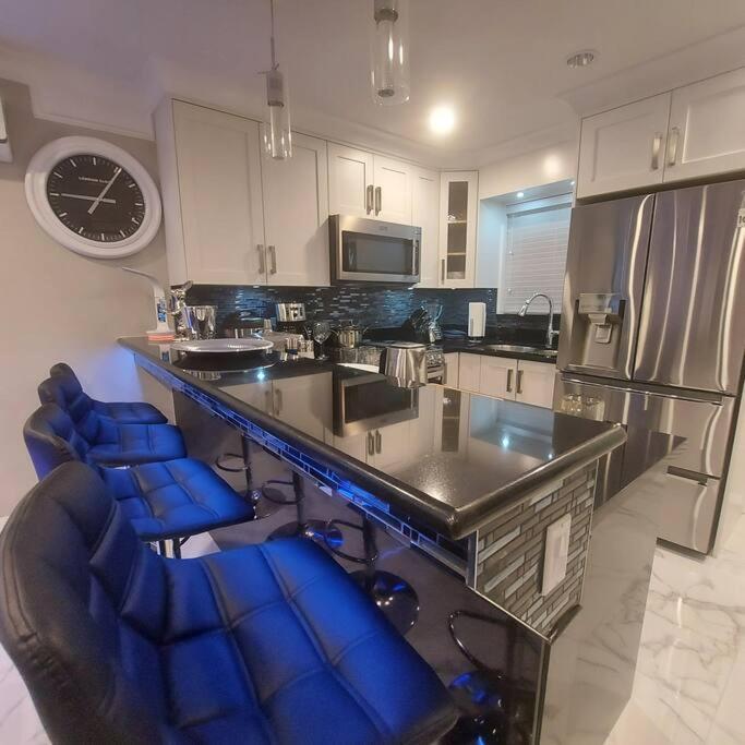 Beautiful Bright 3 Bed Townhouse Apartment Vancouver Bagian luar foto