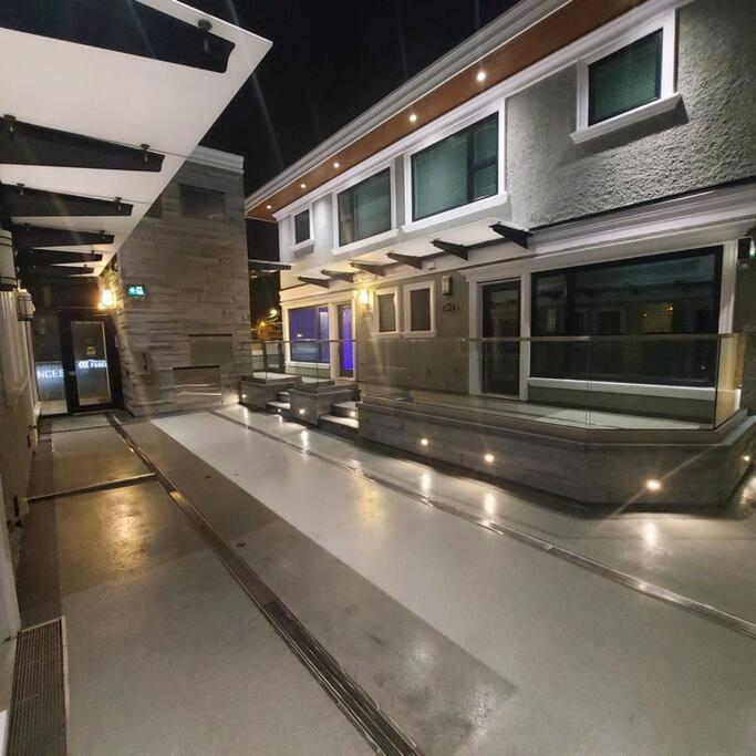 Beautiful Bright 3 Bed Townhouse Apartment Vancouver Bagian luar foto