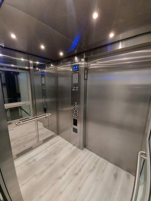 Beautiful Bright 3 Bed Townhouse Apartment Vancouver Bagian luar foto