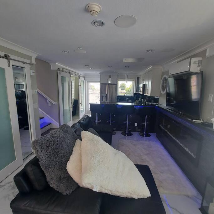 Beautiful Bright 3 Bed Townhouse Apartment Vancouver Bagian luar foto