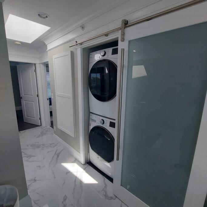 Beautiful Bright 3 Bed Townhouse Apartment Vancouver Bagian luar foto