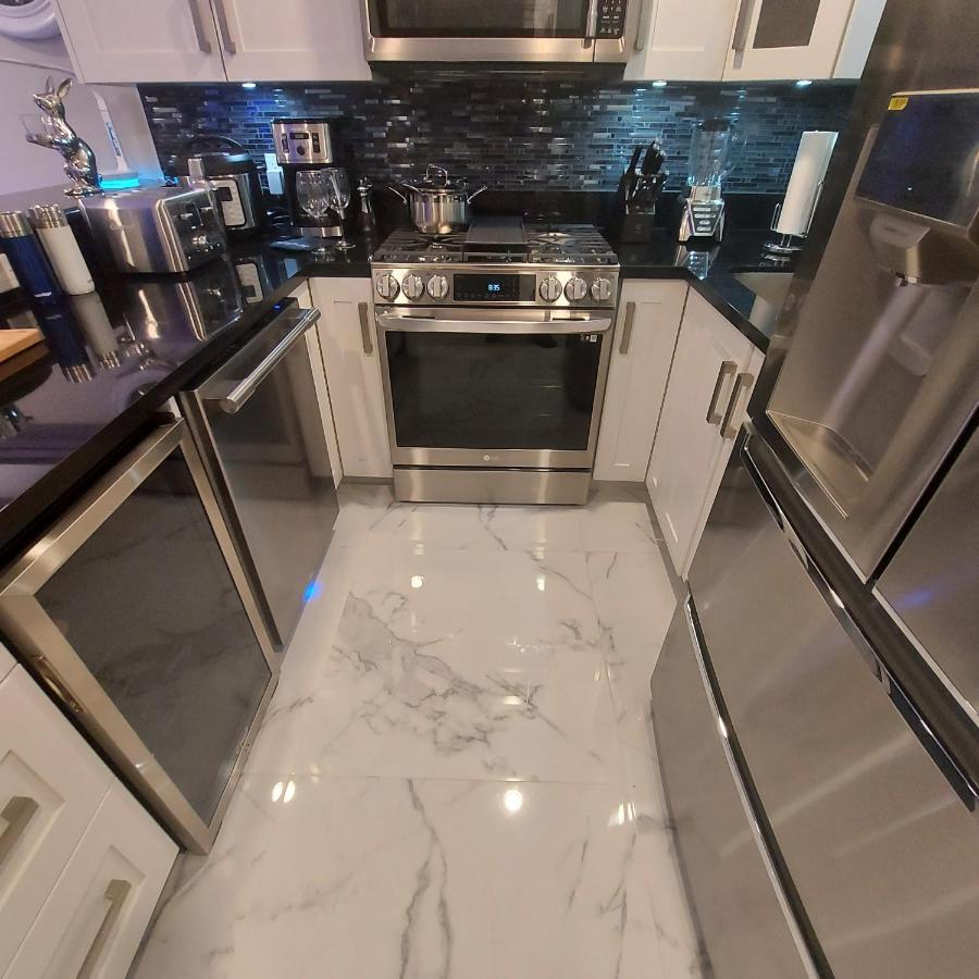 Beautiful Bright 3 Bed Townhouse Apartment Vancouver Bagian luar foto
