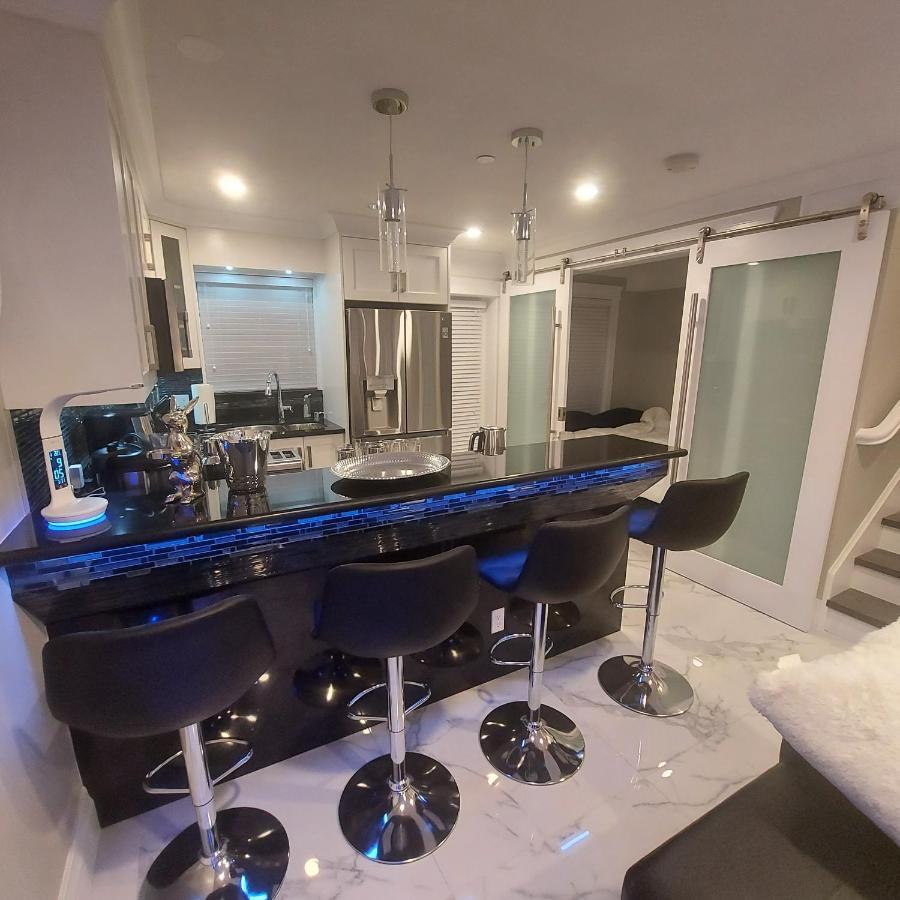 Beautiful Bright 3 Bed Townhouse Apartment Vancouver Bagian luar foto