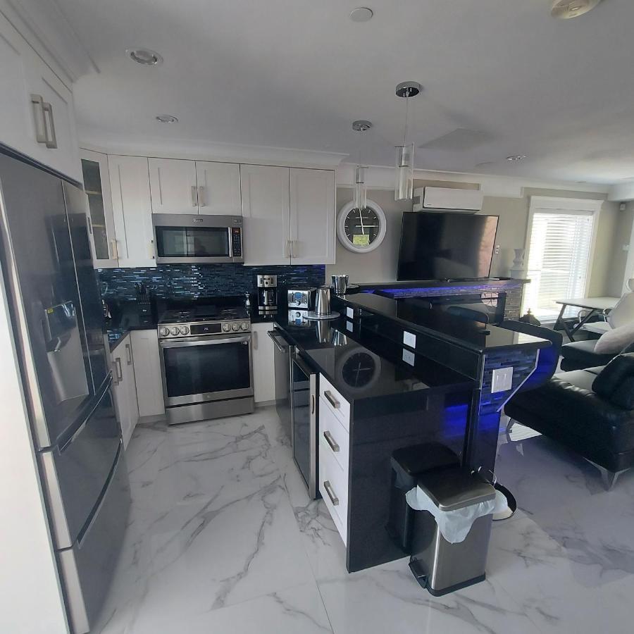 Beautiful Bright 3 Bed Townhouse Apartment Vancouver Bagian luar foto
