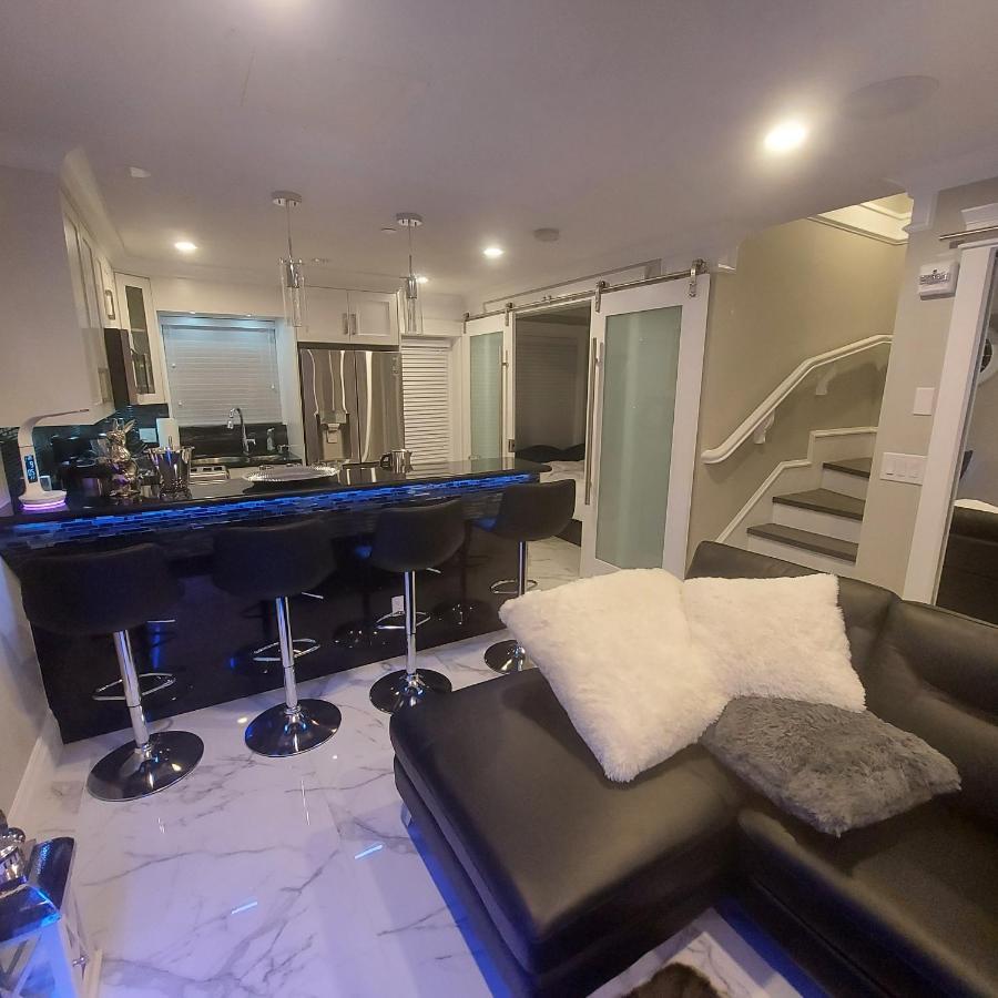 Beautiful Bright 3 Bed Townhouse Apartment Vancouver Bagian luar foto