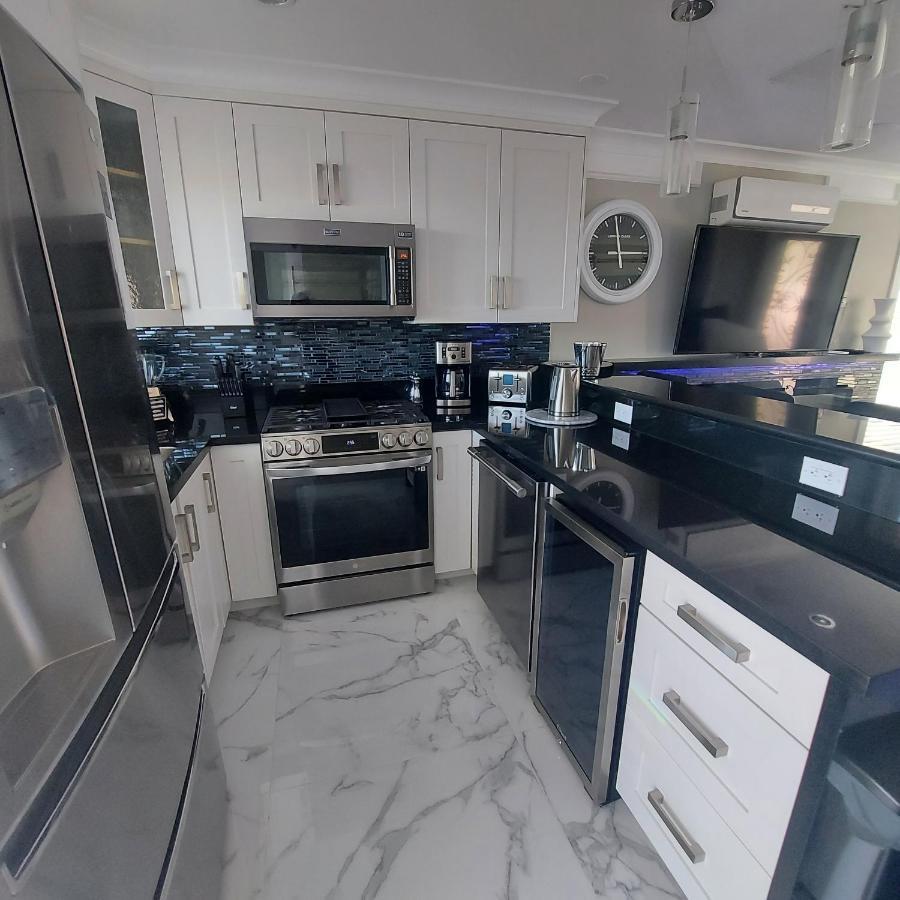 Beautiful Bright 3 Bed Townhouse Apartment Vancouver Bagian luar foto
